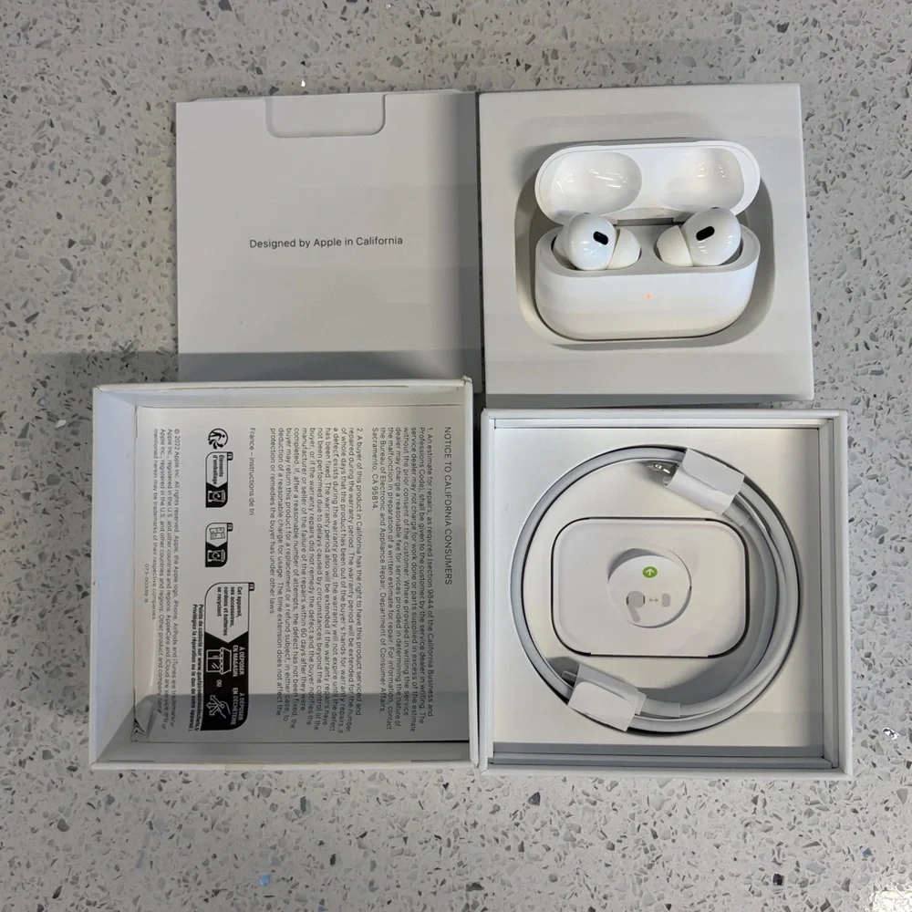 Apple AirPods Pro with White Charging Case. No scratches. Proctor case included